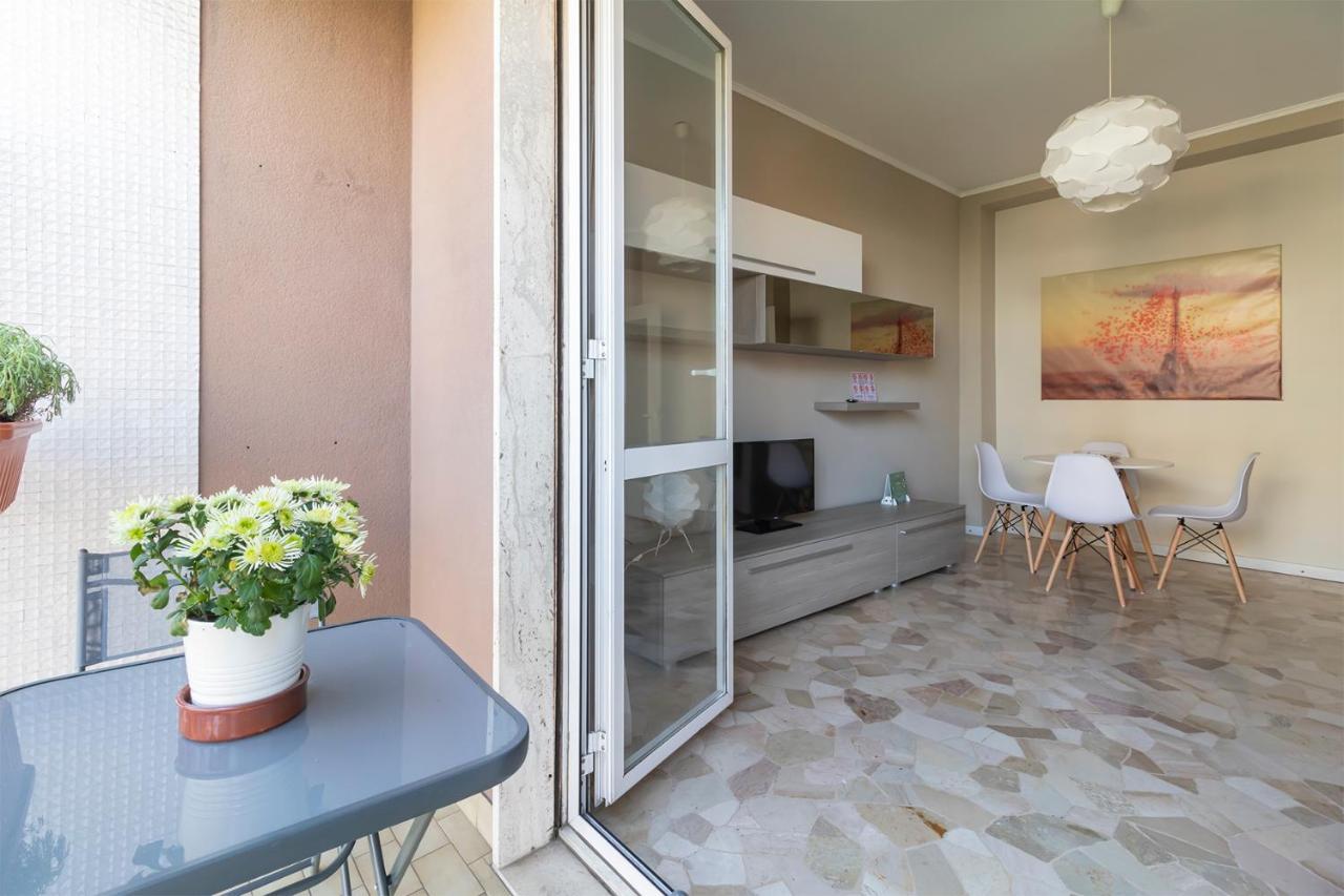 Altido Trendy Flat With Balcony, Easy Access To Milan Centre Lägenhet Exteriör bild